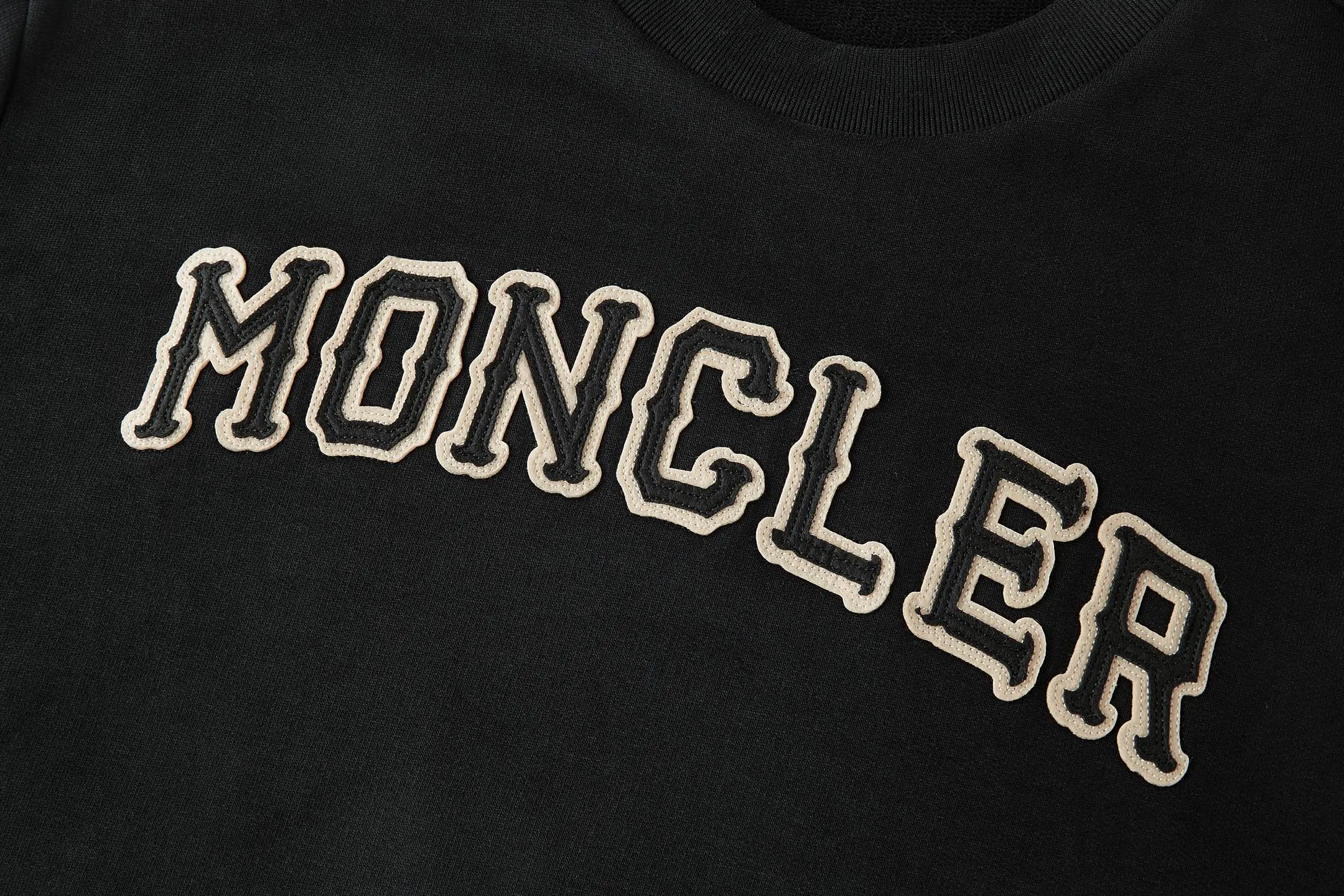 MONCLER ： 400 100% 。 ： 1*1 。 ： ， 。 ， ， 。 Series ， 。 ： 1：1 ： 1：1 Size：S-M-L-XL ： ：86567